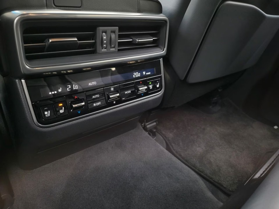 Lexus Seria LX 500d - foto 14