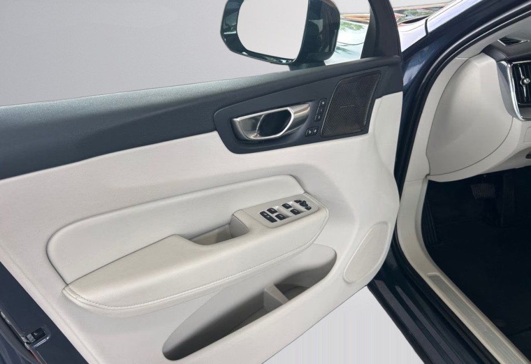 Volvo XC 60 B4 D AWD Ultimate Dark - foto 12