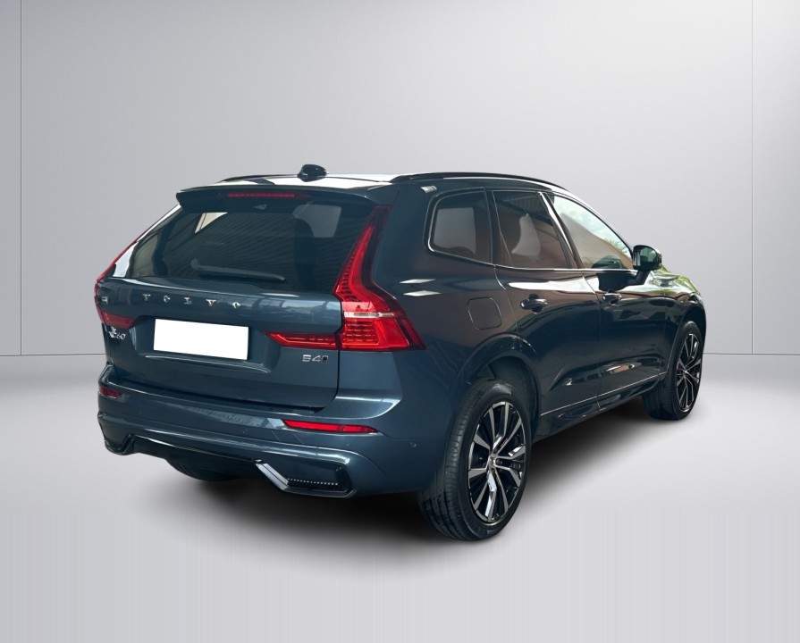 Volvo XC 60 B4 D AWD Ultimate Dark (3)