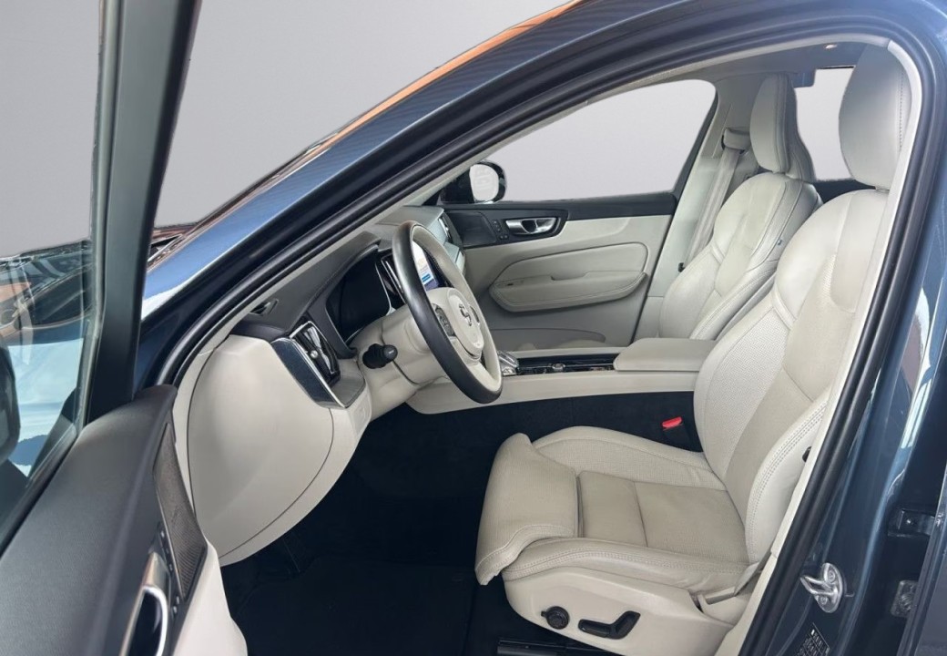 Volvo XC 60 B4 D AWD Ultimate Dark (5)