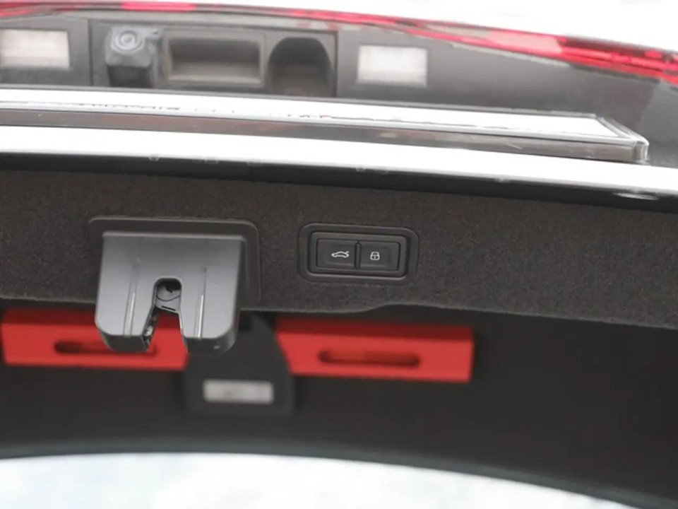 Audi A8 60 TFSIe quattro - foto 8