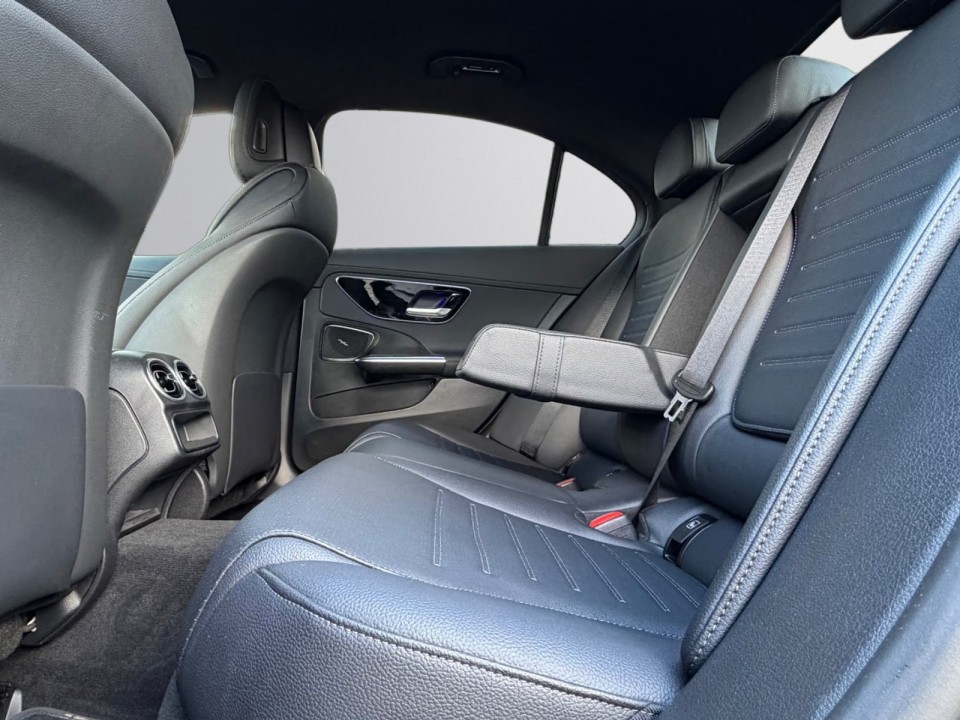 Mercedes-Benz C 300d 4MATIC AMG Line - foto 11
