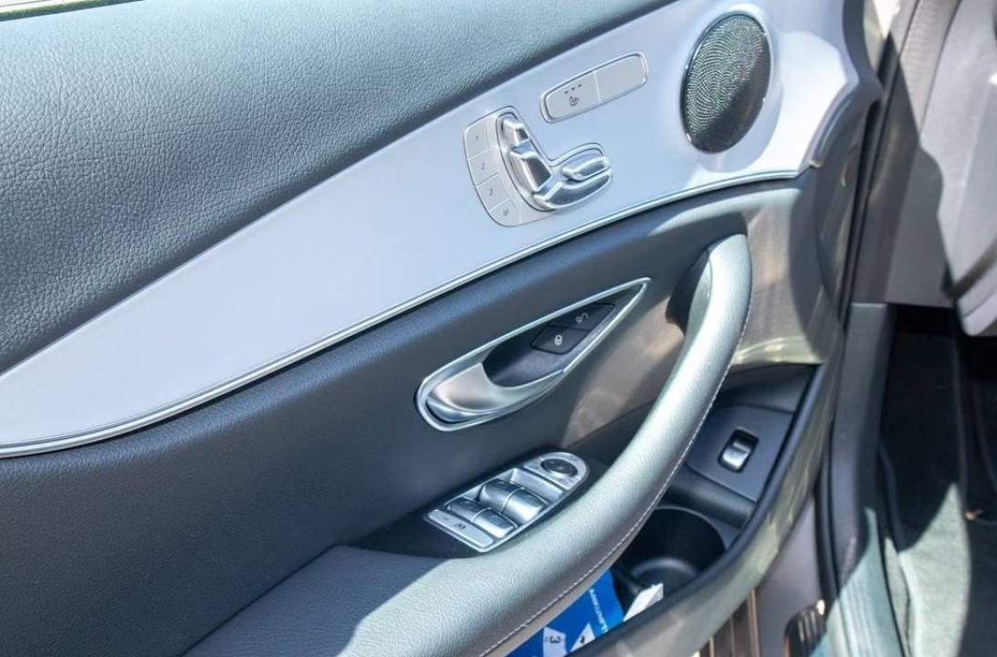 Mercedes-Benz E 200 4MATIC Avantgarde - foto 11