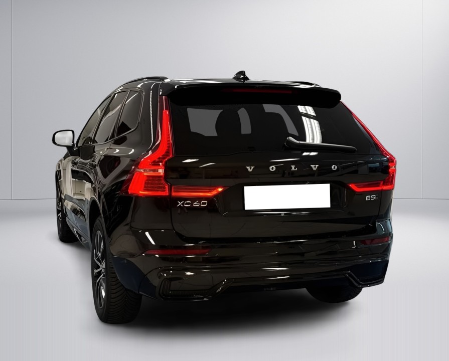 Volvo XC 60 B5 AWD Plus Dark (5)