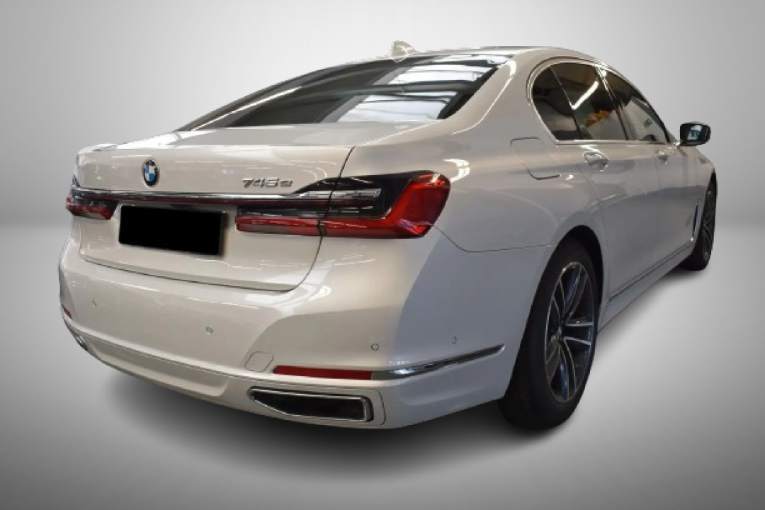 BMW Seria 7 745e M-Sport (4)