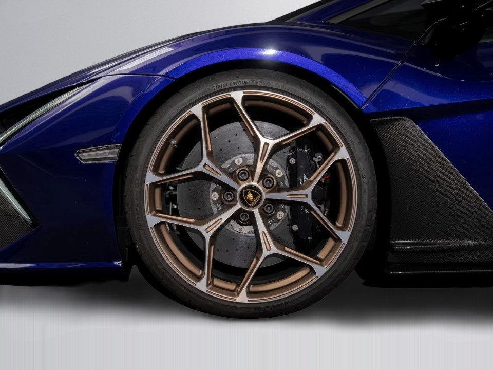 Lamborghini Revuelto - foto 11