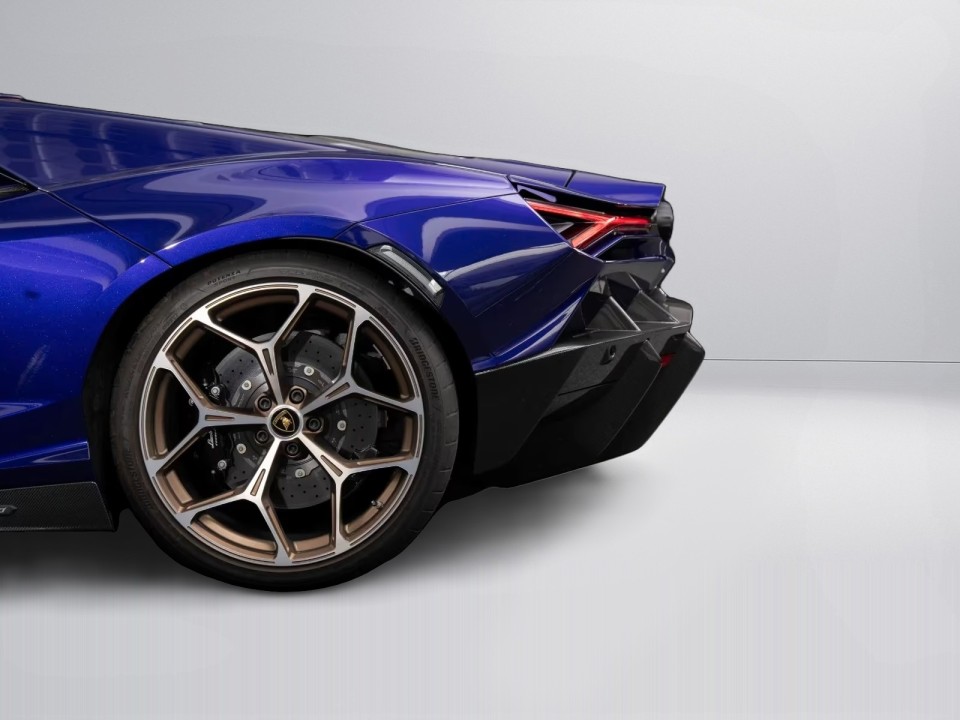Lamborghini Revuelto - foto 12