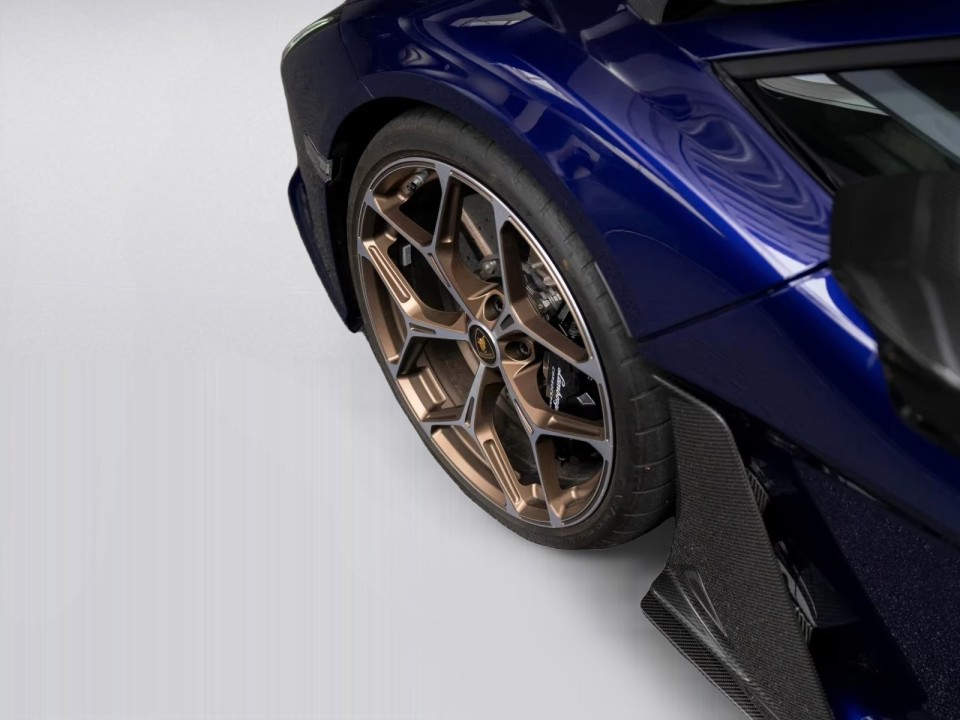 Lamborghini Revuelto - foto 9