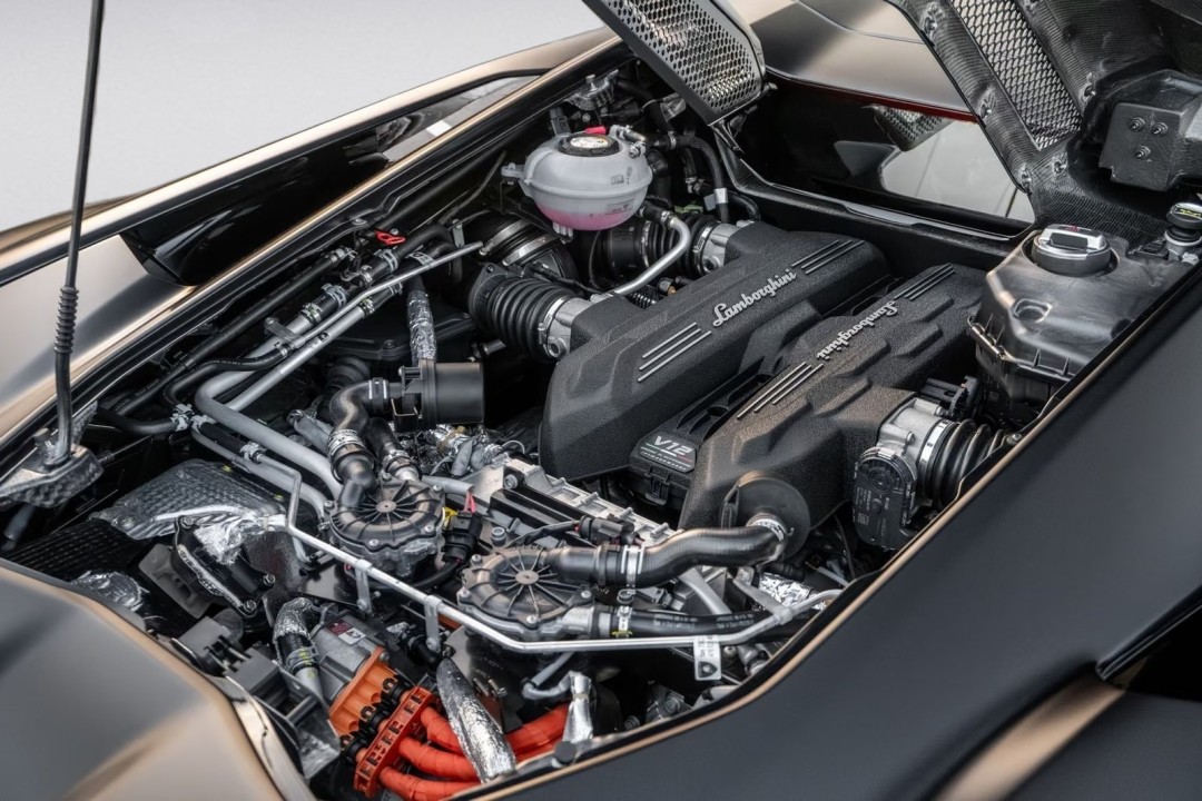 Lamborghini Revuelto - foto 43