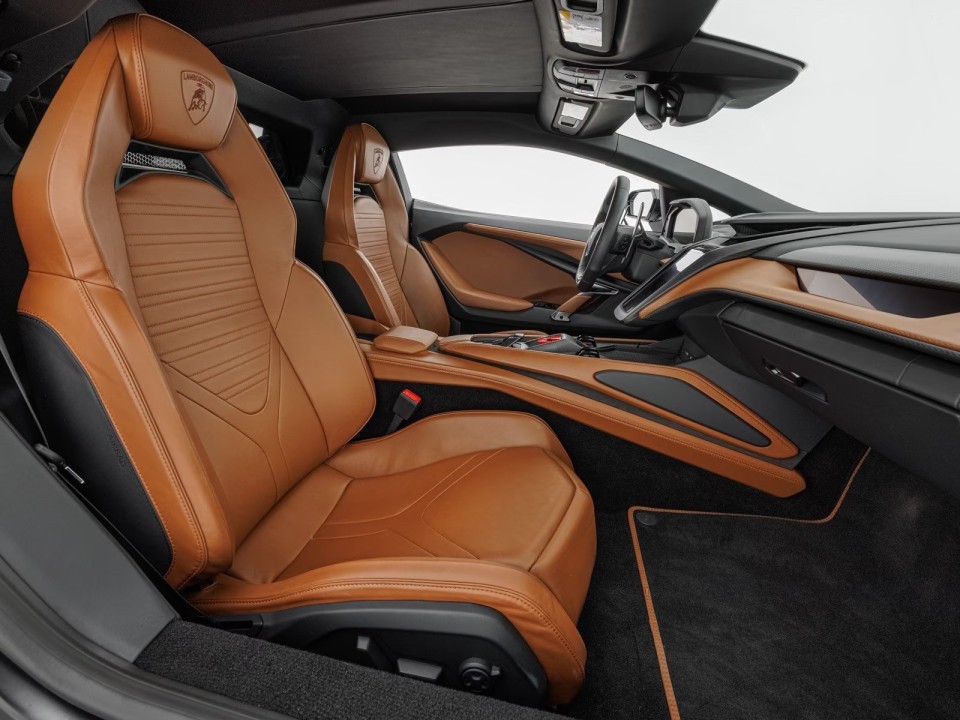 Lamborghini Revuelto - foto 11