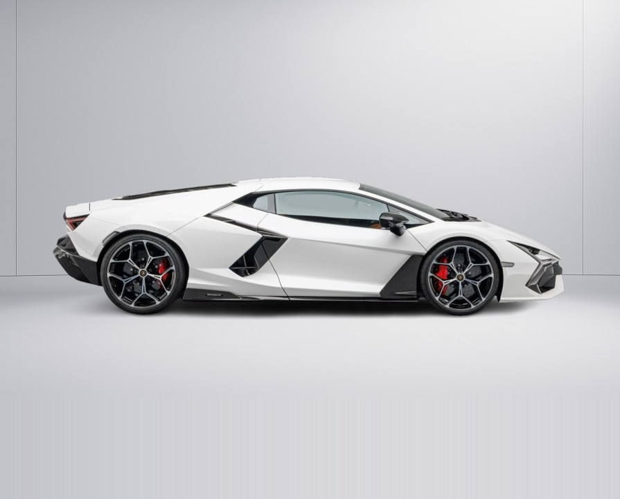 Lamborghini Revuelto (2)