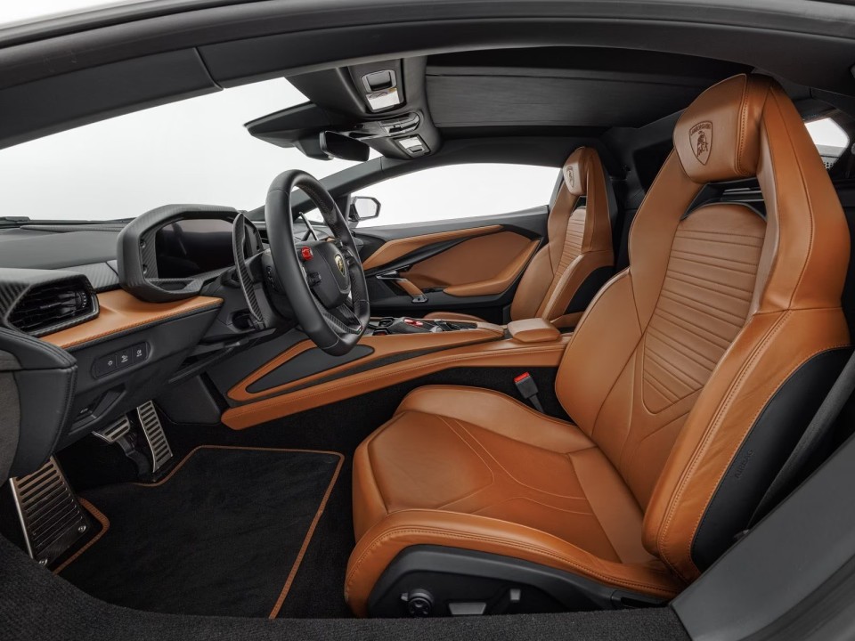 Lamborghini Revuelto - foto 9