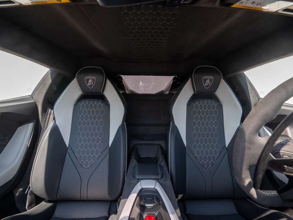 Lamborghini Revuelto - foto 14