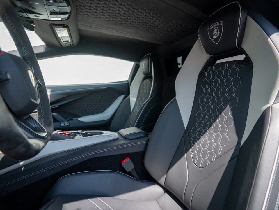 Lamborghini Revuelto - foto 12