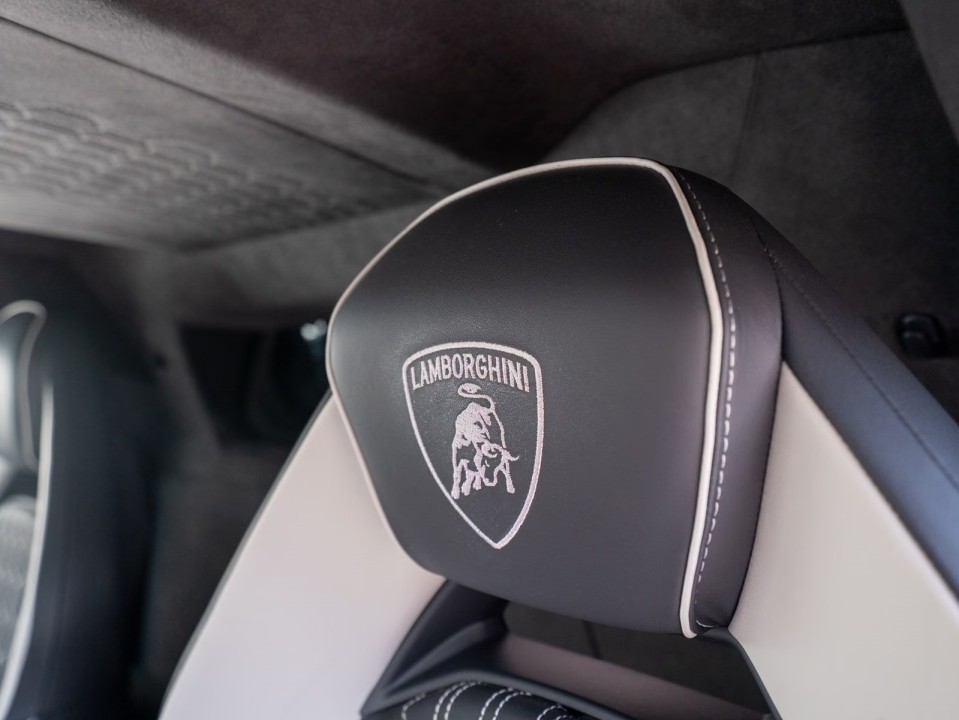 Lamborghini Revuelto - foto 25