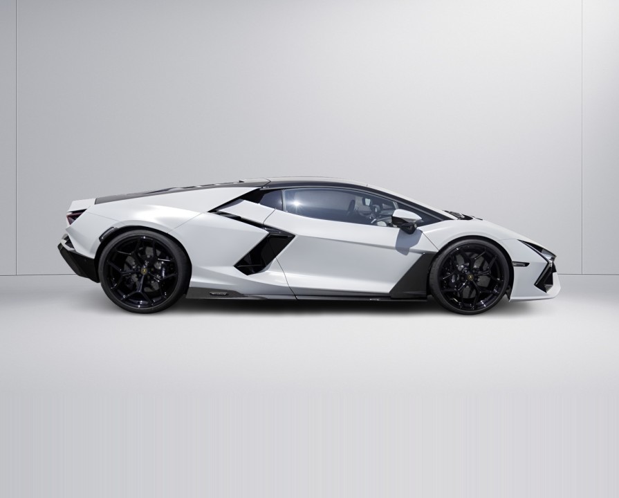 Lamborghini Revuelto (2)