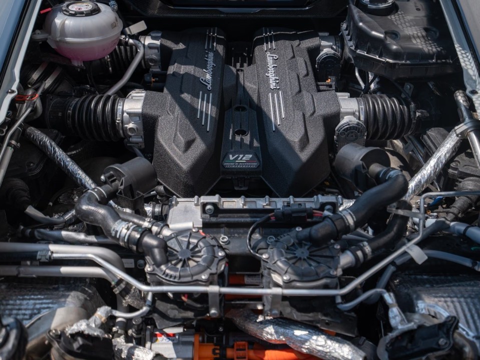 Lamborghini Revuelto - foto 41