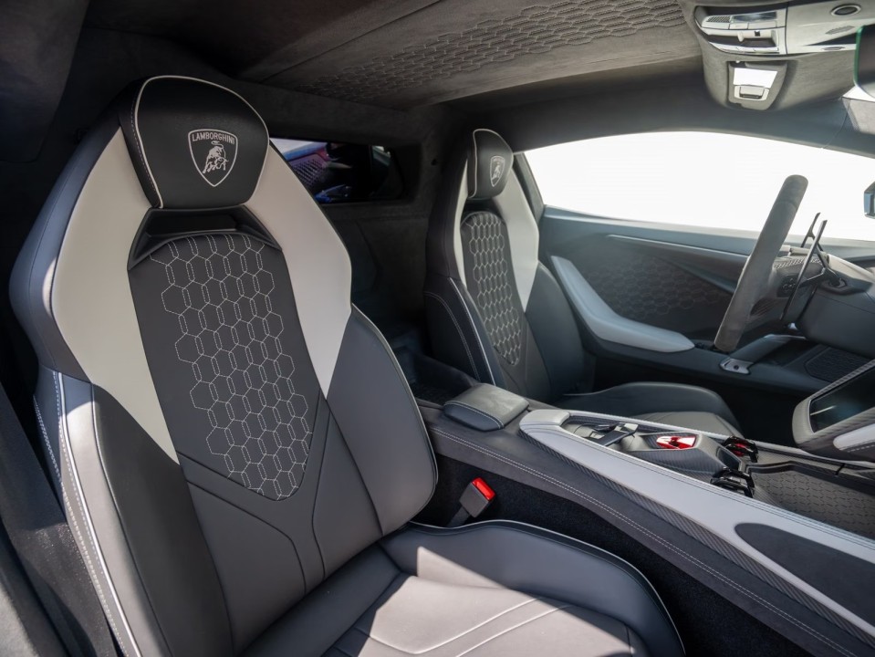 Lamborghini Revuelto - foto 16
