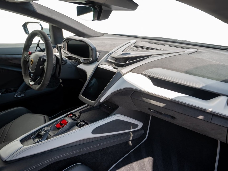 Lamborghini Revuelto - foto 17