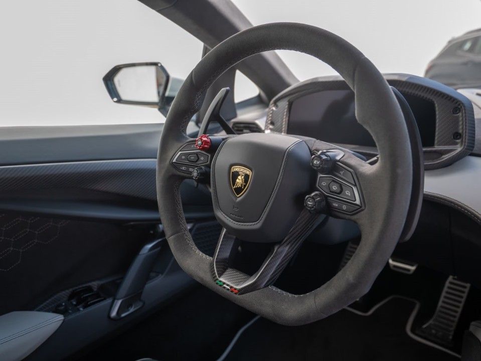 Lamborghini Revuelto - foto 19