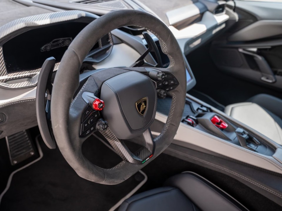 Lamborghini Revuelto - foto 21