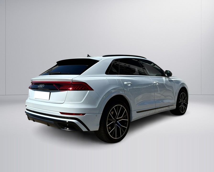 Audi Q8 55TFSI quattro tiptronic (2)