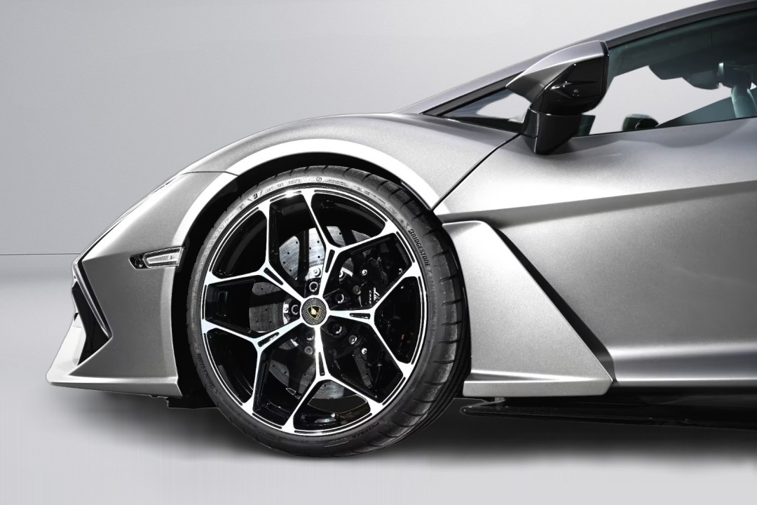 Lamborghini Revuelto - foto 28