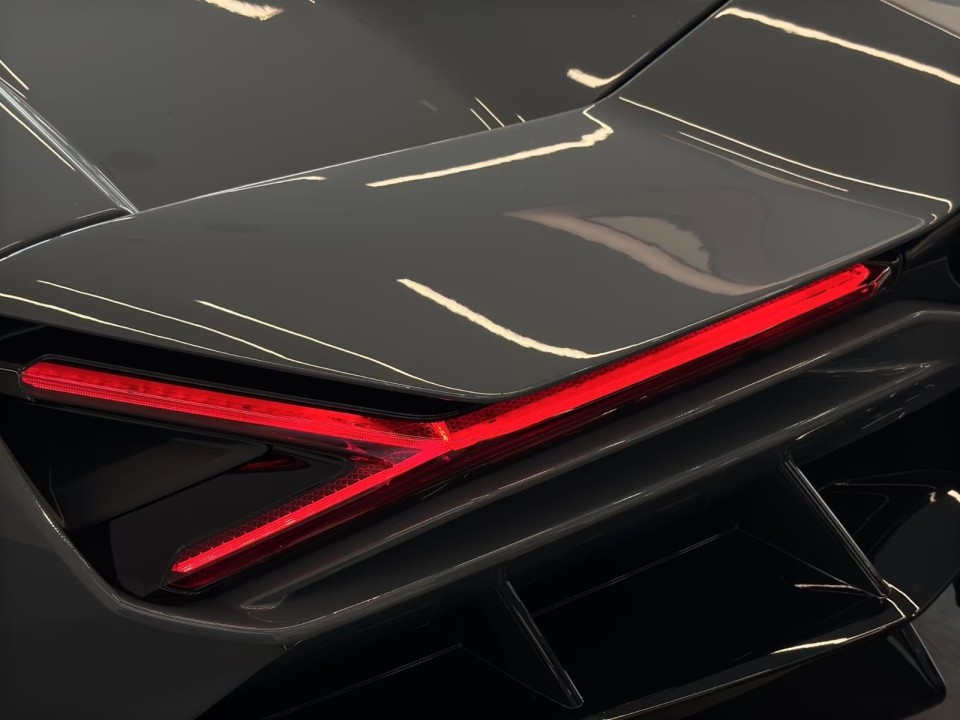 Lamborghini Revuelto - foto 11