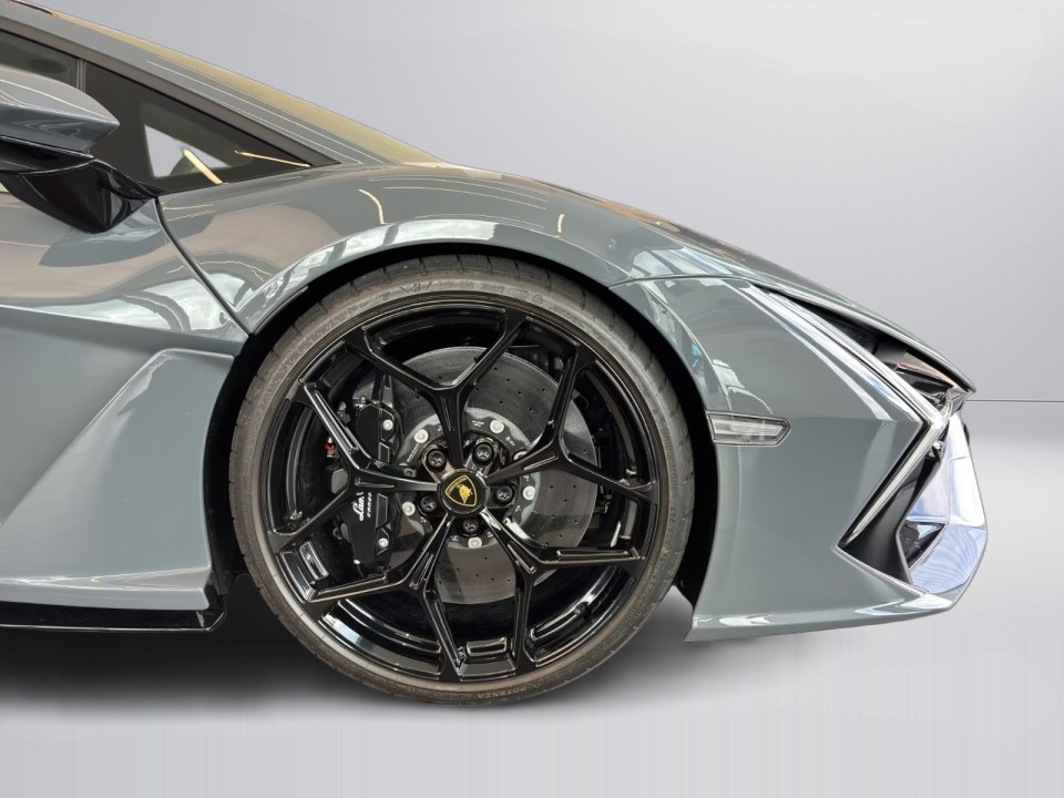 Lamborghini Revuelto - foto 12