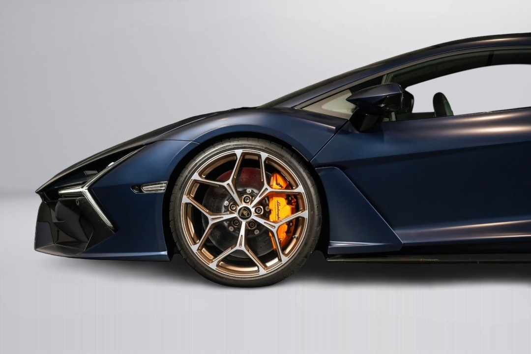 Lamborghini Revuelto - foto 14