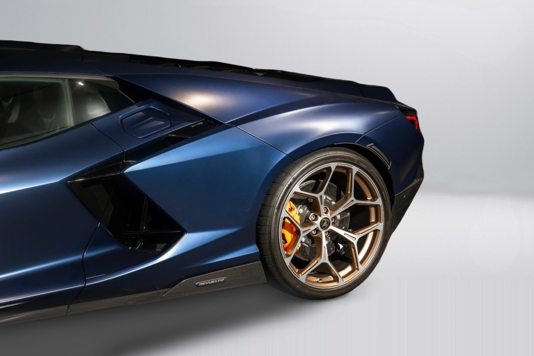 Lamborghini Revuelto - foto 15