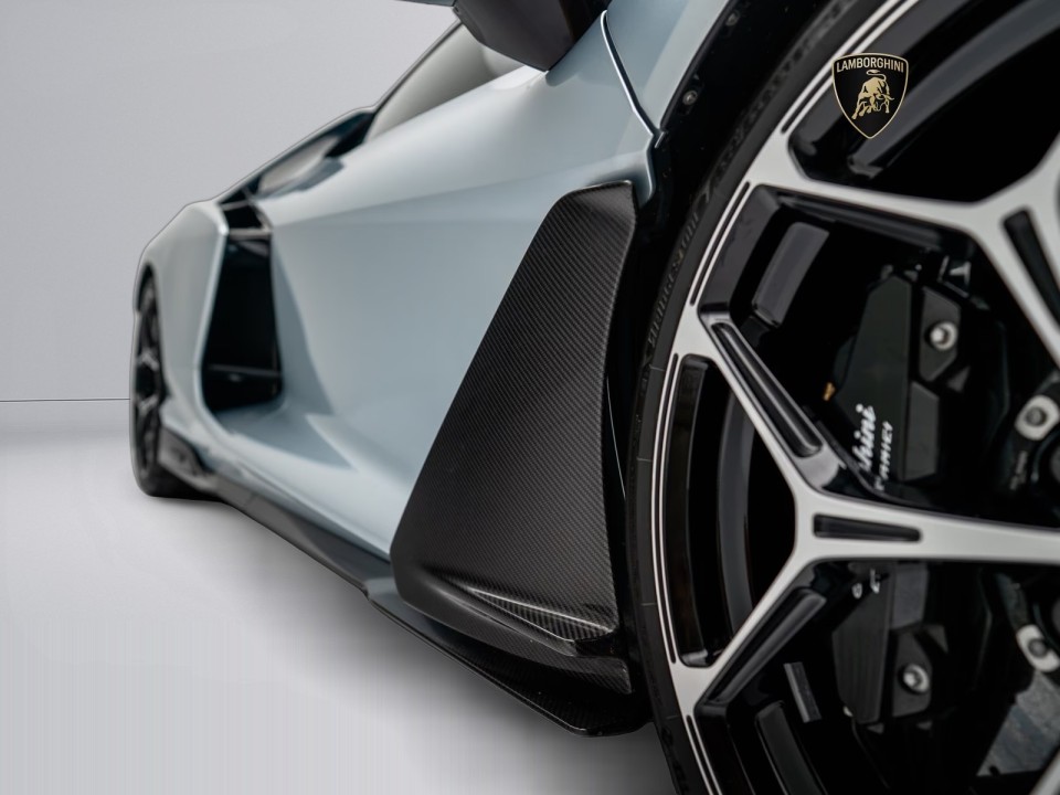 Lamborghini Revuelto - foto 29