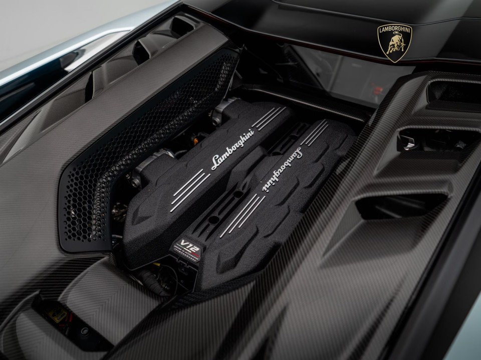Lamborghini Revuelto - foto 17