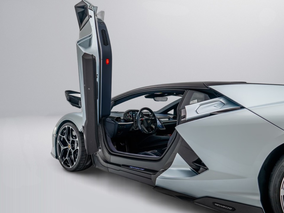 Lamborghini Revuelto - foto 11