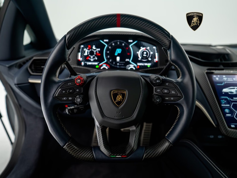 Lamborghini Revuelto - foto 15