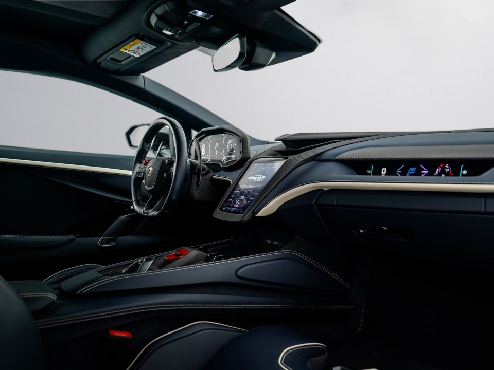 Lamborghini Revuelto - foto 14