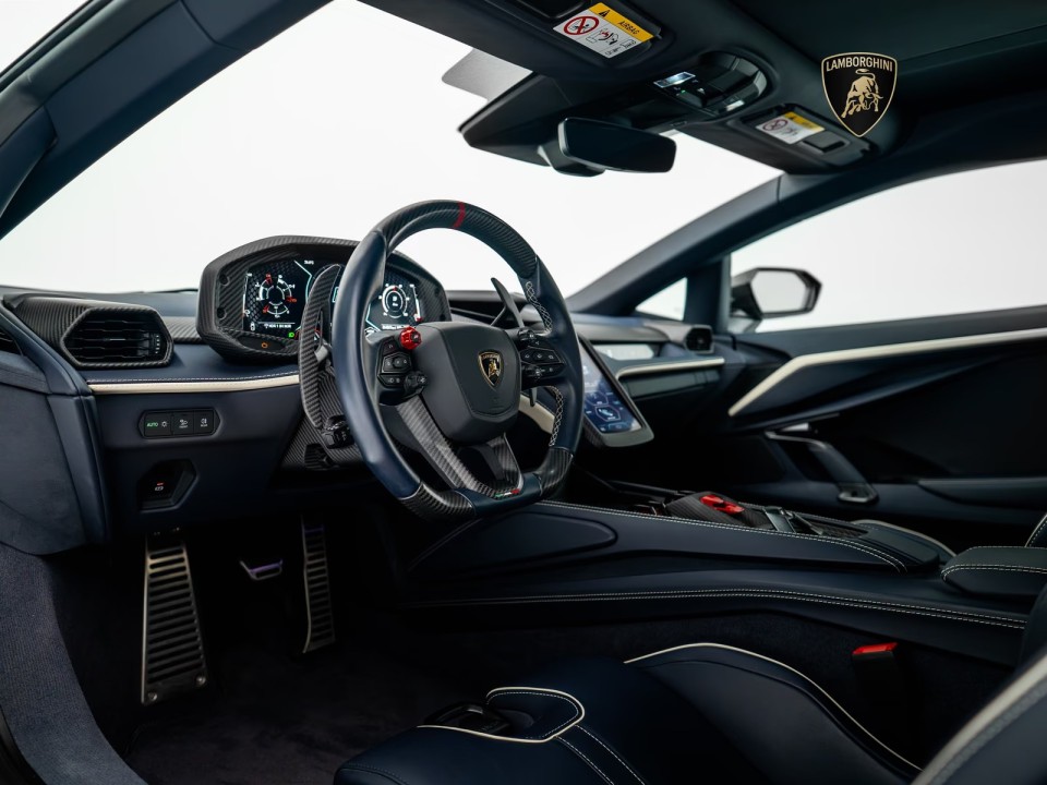 Lamborghini Revuelto - foto 12
