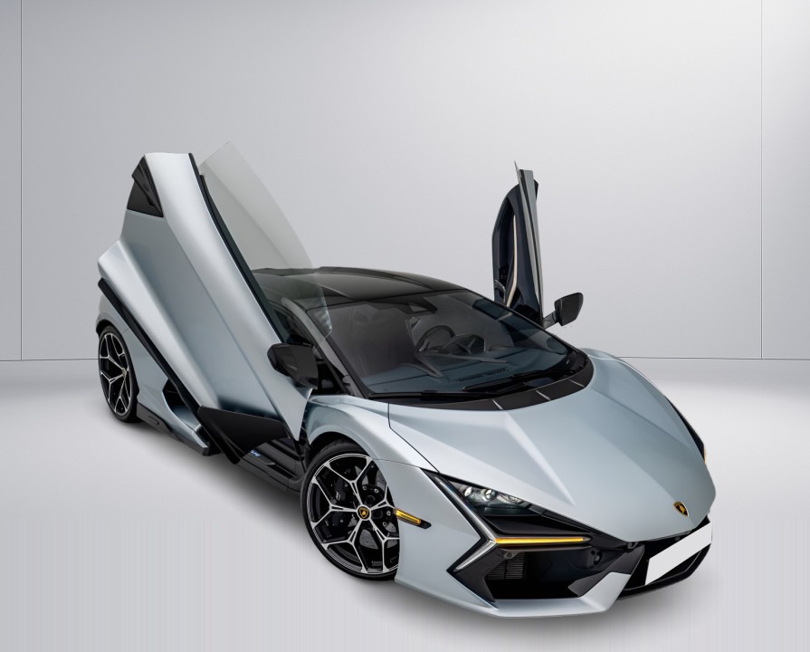 Lamborghini Revuelto