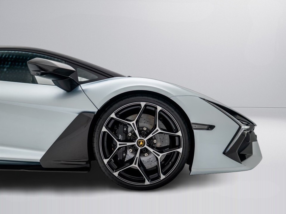 Lamborghini Revuelto - foto 27