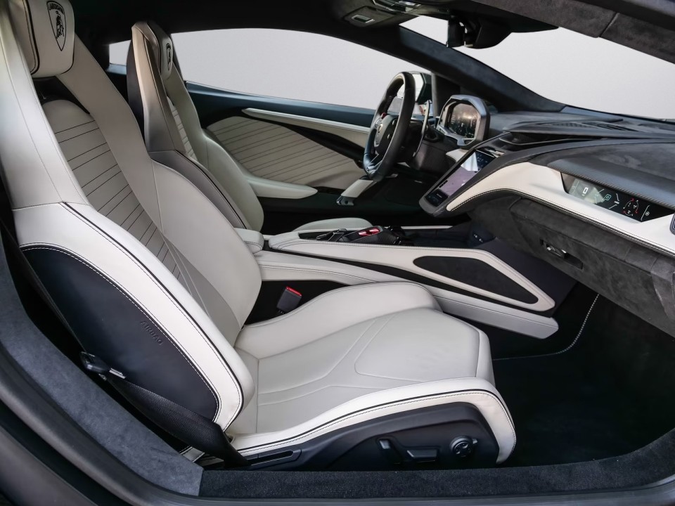 Lamborghini Revuelto - foto 9