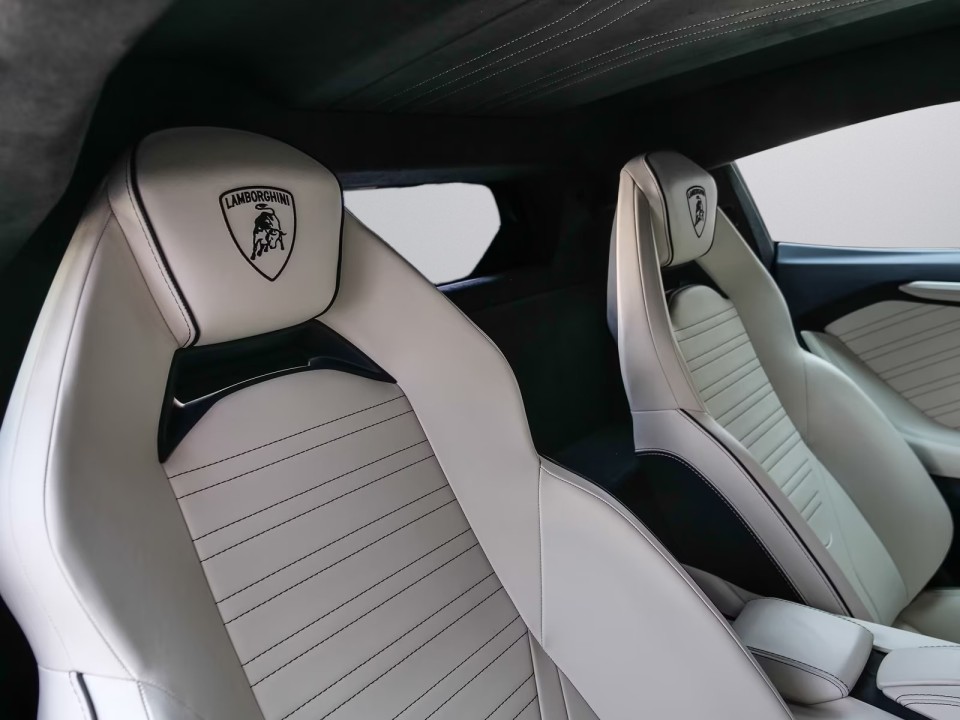 Lamborghini Revuelto - foto 21