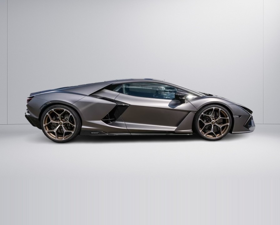 Lamborghini Revuelto (2)