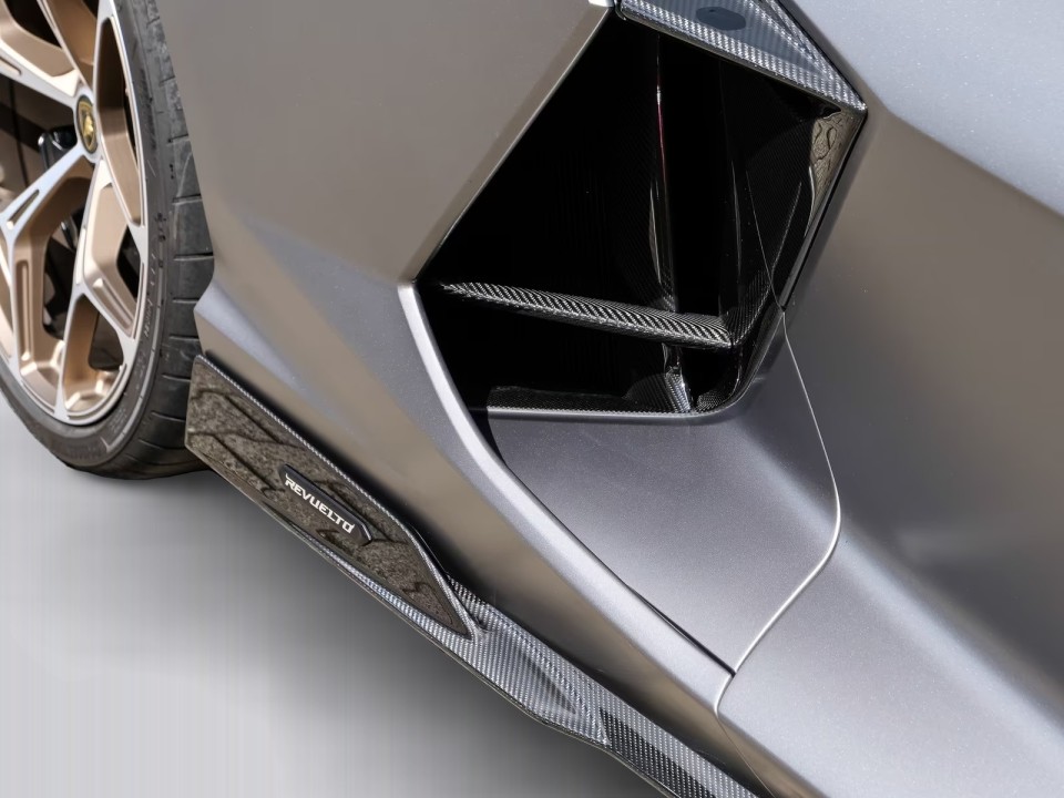 Lamborghini Revuelto - foto 28