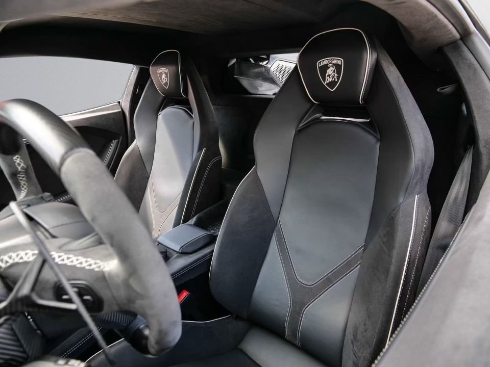 Lamborghini Revuelto - foto 11