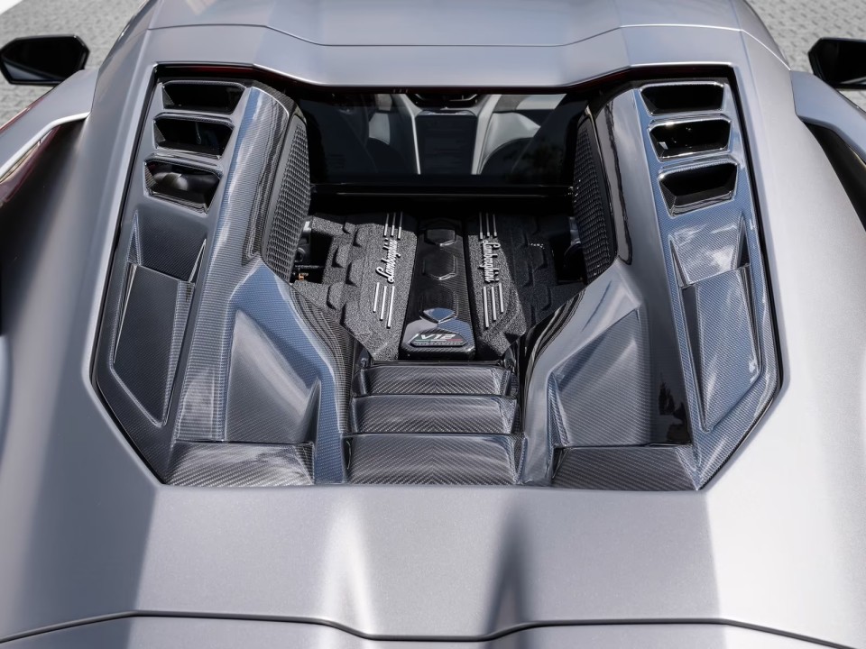 Lamborghini Revuelto - foto 27