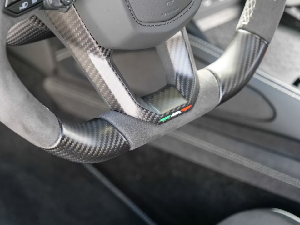 Lamborghini Revuelto - foto 14