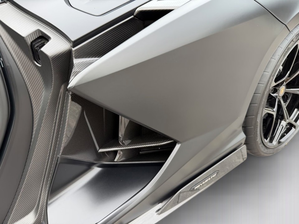 Lamborghini Revuelto - foto 14