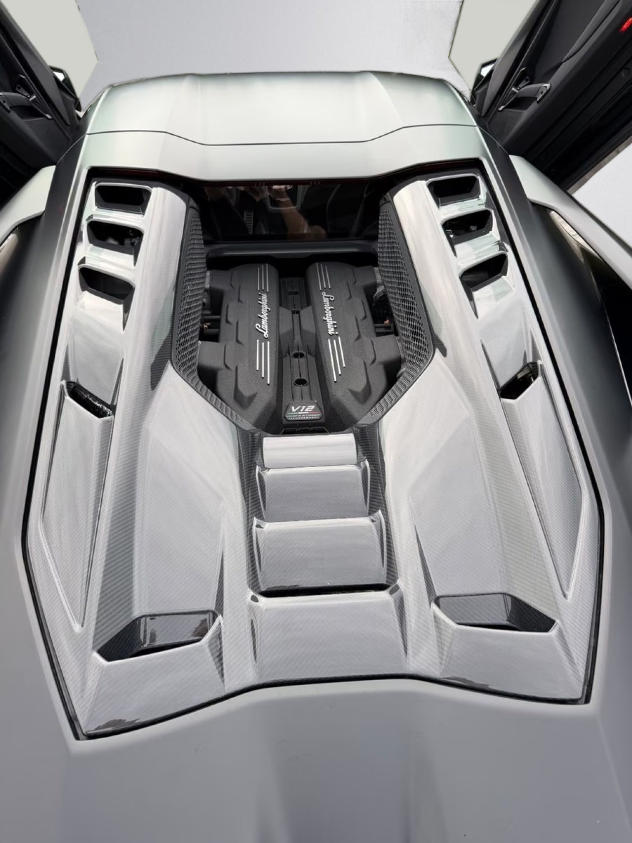 Lamborghini Revuelto - foto 11