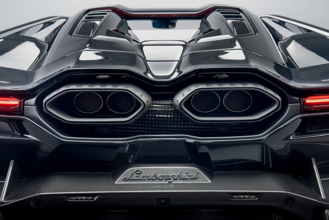 Lamborghini Revuelto - foto 23
