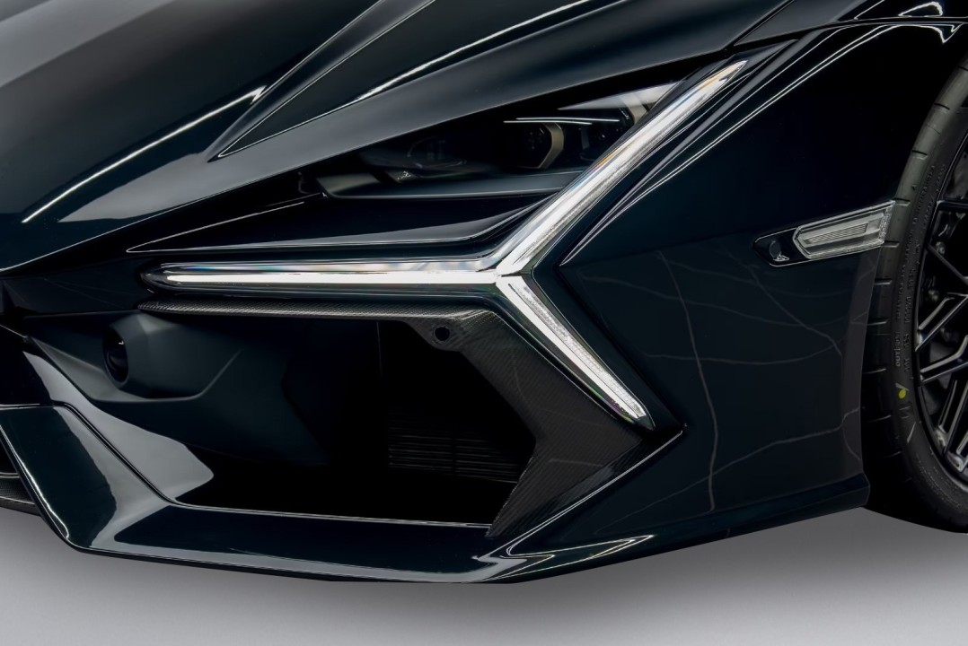 Lamborghini Revuelto - foto 22